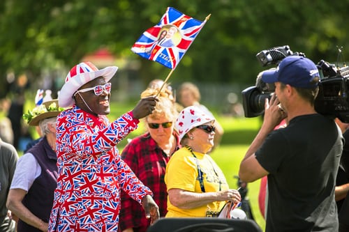 photo-1526659753059-3b12b540f041 This image describes some old people in a happy mood in the berkshire united kingdom